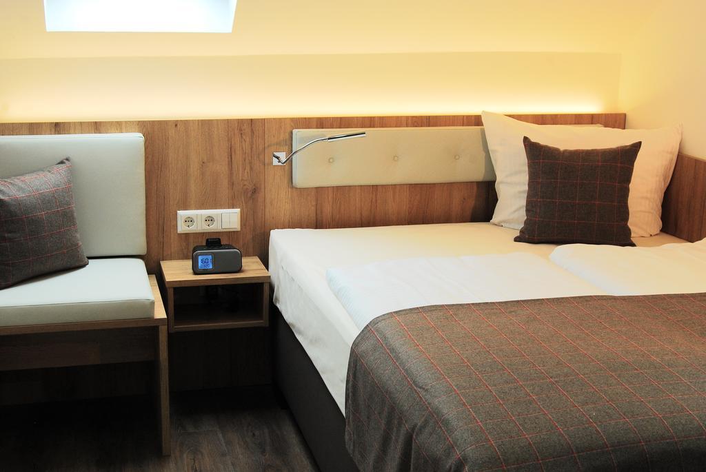 Hotel Am Martinsberg Andernach Room photo