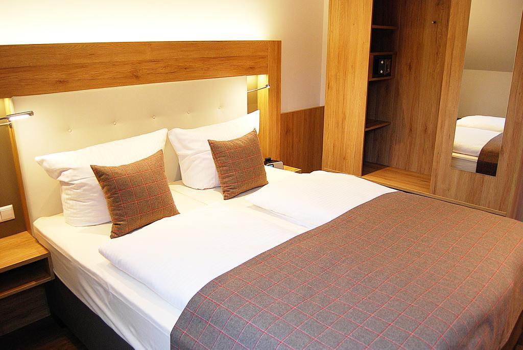 Hotel Am Martinsberg Andernach Room photo